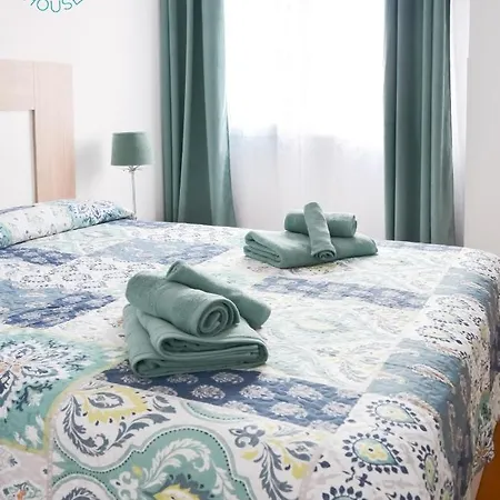 Amazing Turquesa House - Central Town - Wifi Free Apartment